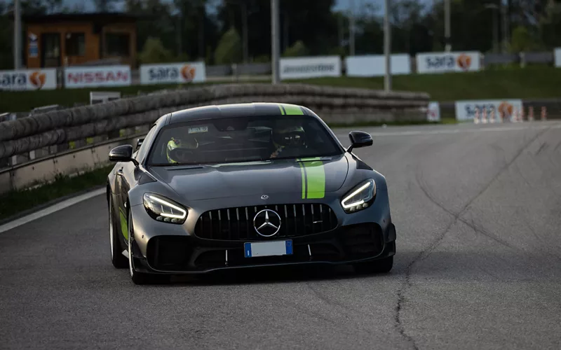 Essais libres de voiture à l'autodrome de Vallelunga : prix et tours