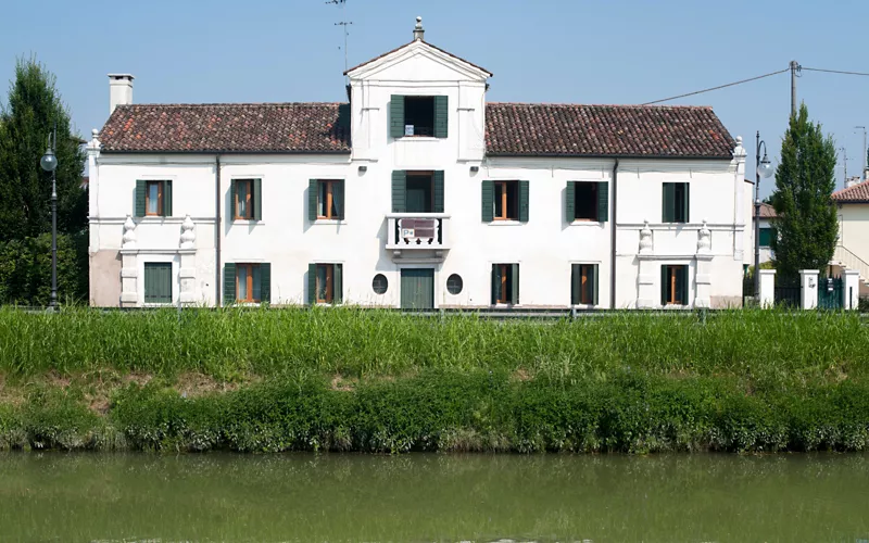 Zu den Dolomiten, zum Plateau und zu den Voralpen