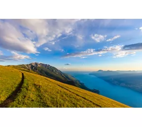Nas encostas do Monte Baldo: de bicicleta ao longo da margem véneta do Lago de Garda