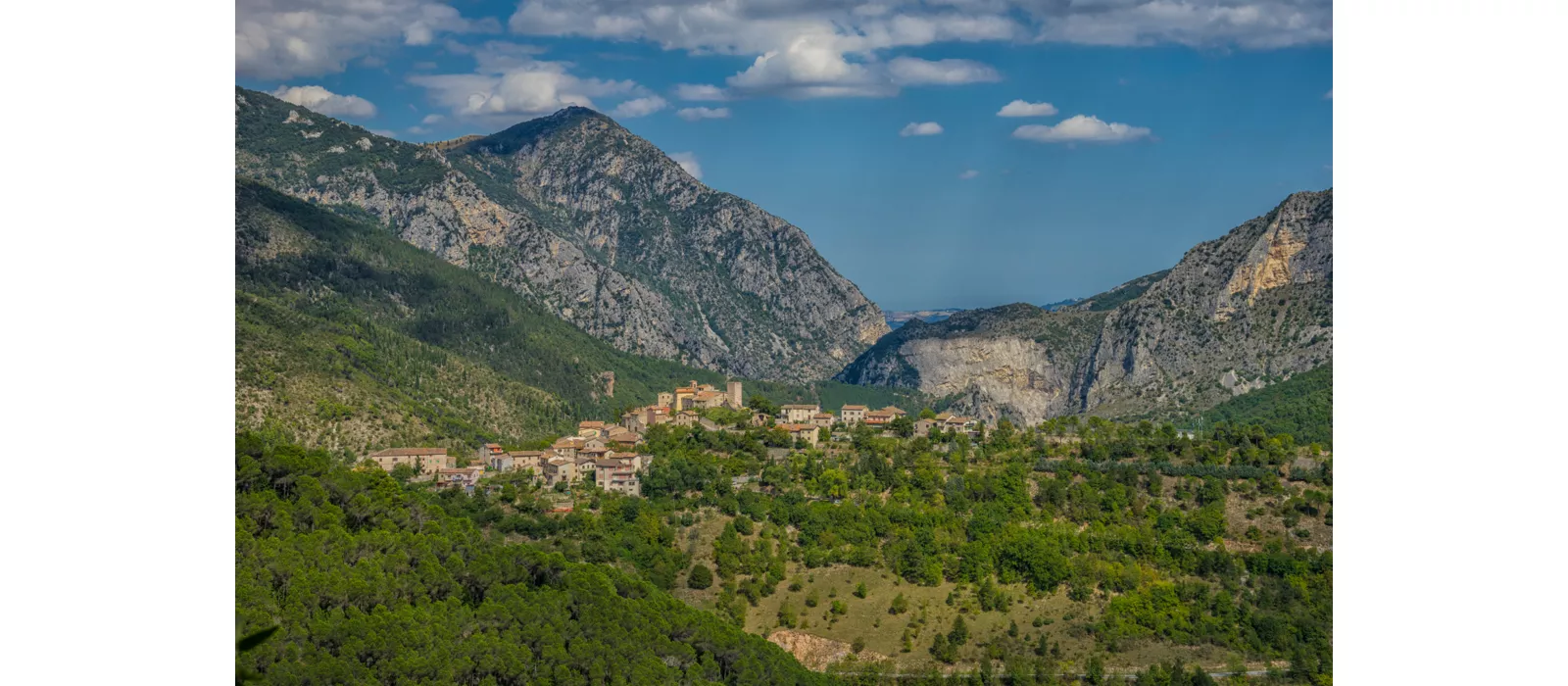 In the land of Verdicchio: Serra San Quirico and Genga, the Regional Park of Gola della Rossa and Frasassi and its caves