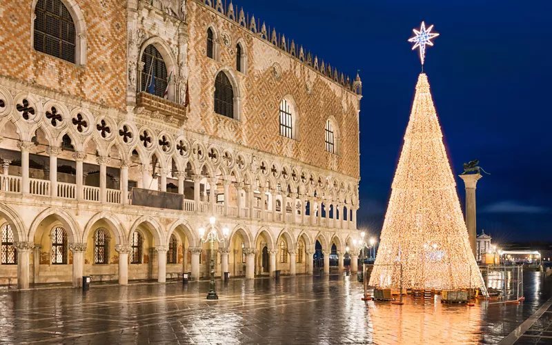 christmas tree in venice