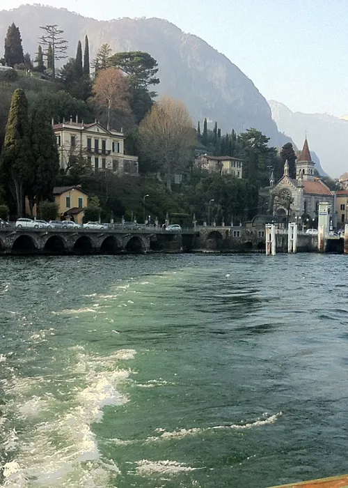 "Clear, fresh and sweet" villas: by boat on Lake Como