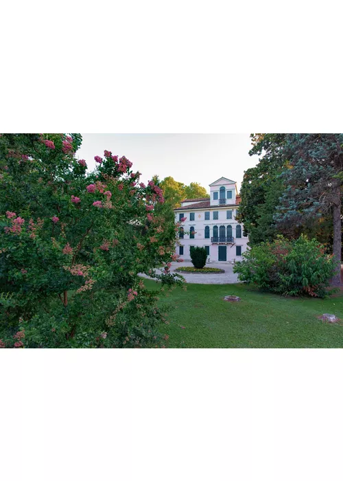 Villen in Venetien in einem Land jenseits des Palladio. Eine Schnitzeljagd auf dem Wasser
