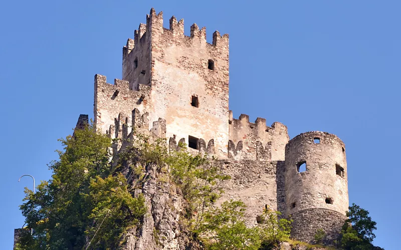 Vino e architettura: la Passeggiata dei Tre Castelli