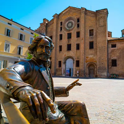 1600X1600_parma_statua