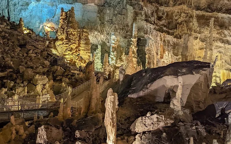 Genga : grottes épiques et villages merveilleux