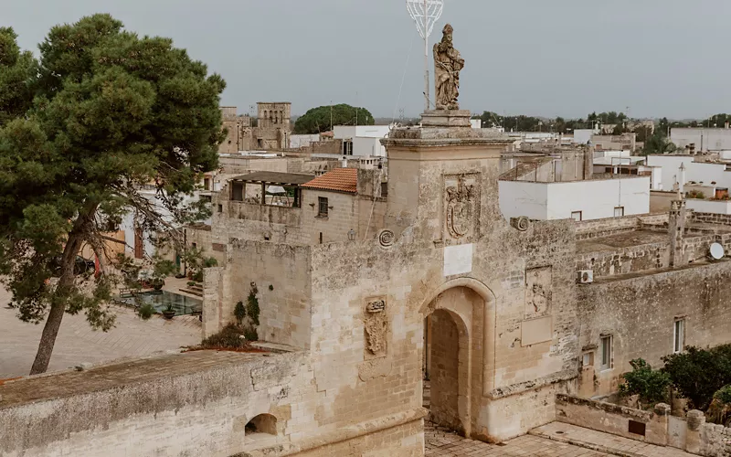 Il villaggio fortificato di Acaya