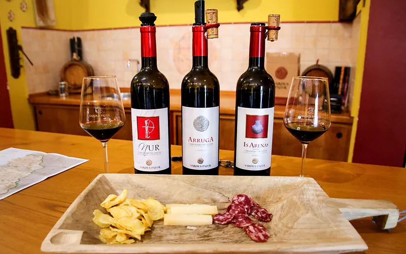 Sant'Antioco, une île avec des marais salants, des flamants roses et des plages immaculées