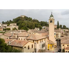 View_over_Asolo_with_the_Rocca_on_the_hill