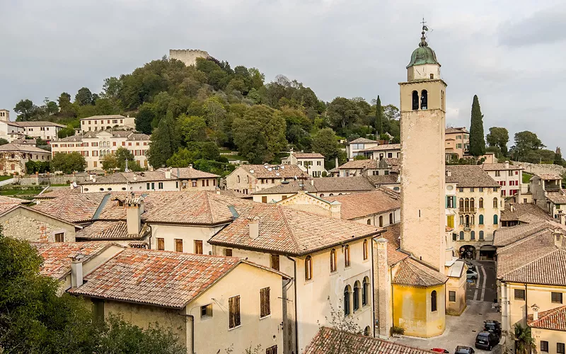 View_over_Asolo_with_the_Rocca_on_the_hill