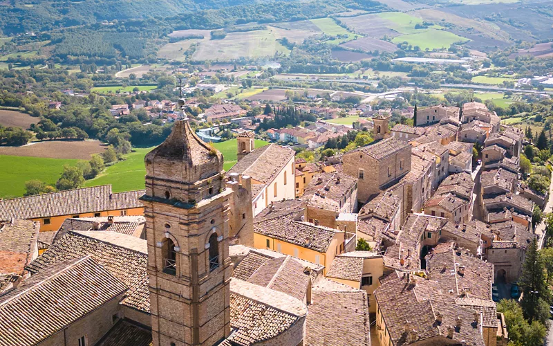 Serra San Quirico, ein mittelalterliches Dorf mit atemberaubenden Landschaften