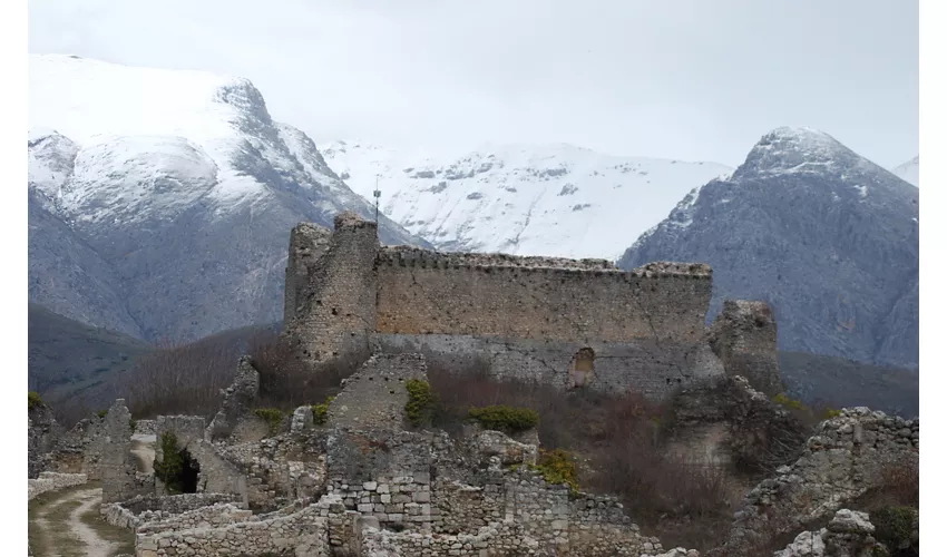 Anfiteatro di Alba Fucens Italia.it