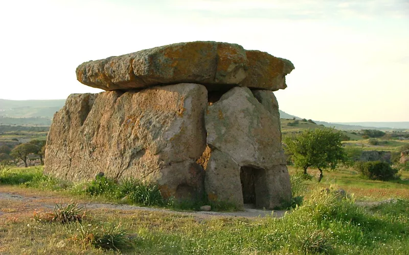 In Morres, to discover the king of dolmens