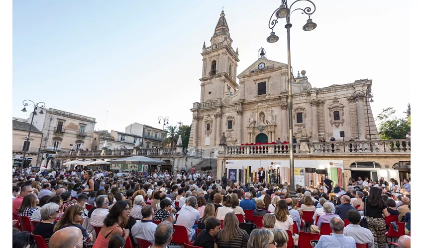 A TODO VOLUMEN – FIESTA DE LOS LIBROS EN RAGUSA