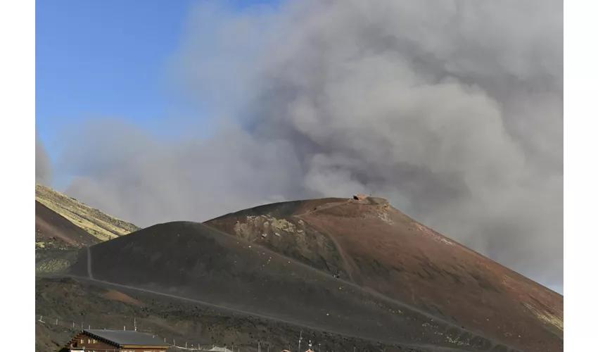 Excursión al Etna por la mañana o al atardecer y visita a la cueva de lava