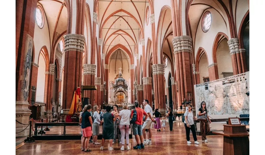 Bolonia: Visita guiada a pie + Entrada al Archiginnasio y a la Torre del Reloj