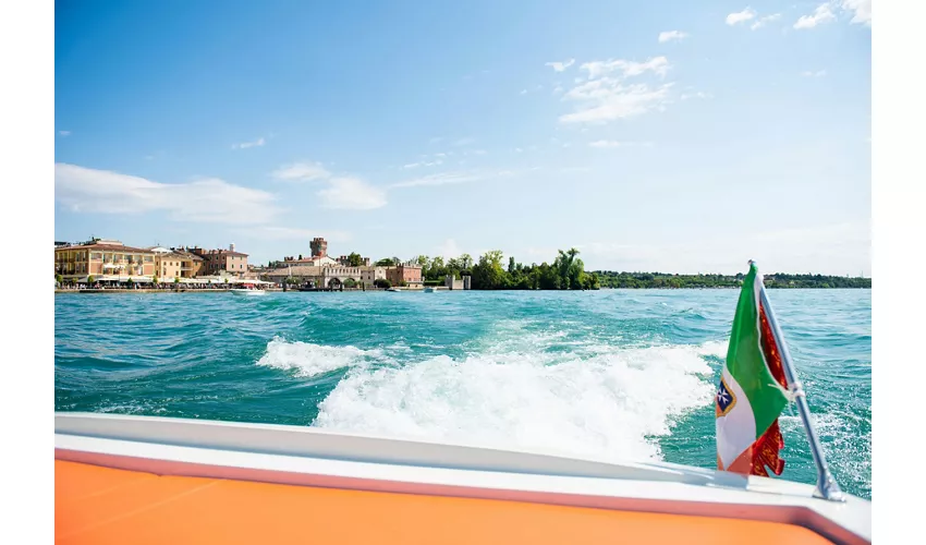 Lago di Garda: Tour in Barca di 4 Ore con Degustazione di Vini da Sirmione