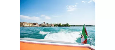 Lago di Garda: Tour in Barca di 4 Ore con Degustazione di Vini da Sirmione