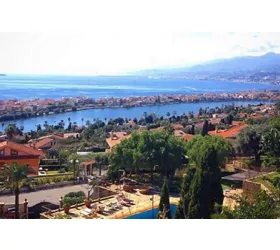 Roundtrip Shuttle Transfer from Messina to Taormina