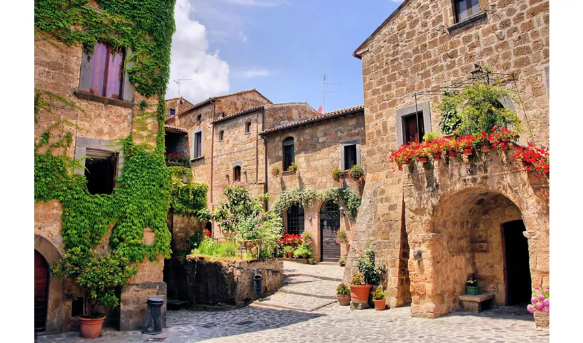 Civita di Bagnoregio, Montepulciano e Orvieto: Tour da Roma + Pranzo e Vino