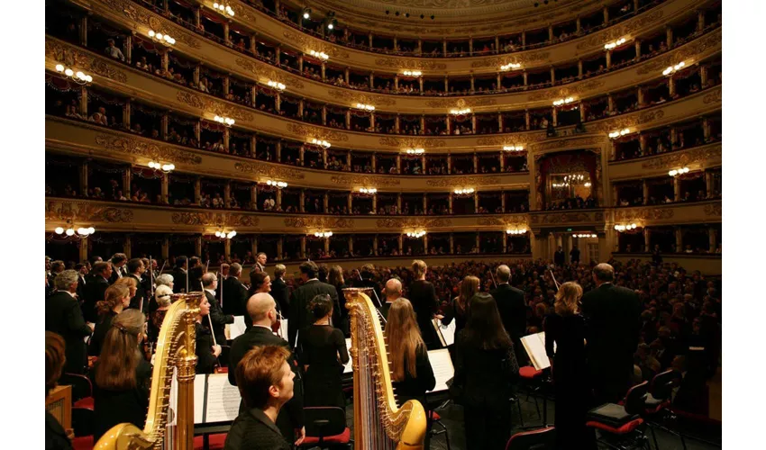 Teatro alla Scala: Guided Tour + Fast Track Ticket