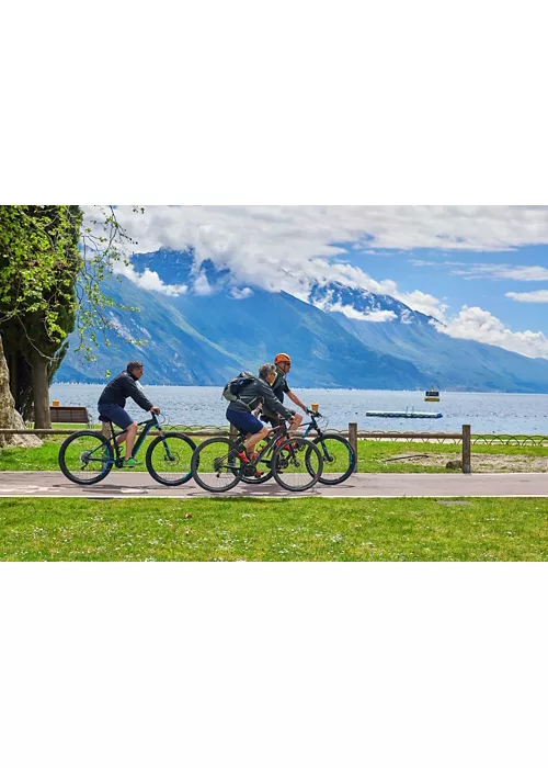 Zehn italienische Seen für Ihren Aktivurlaub