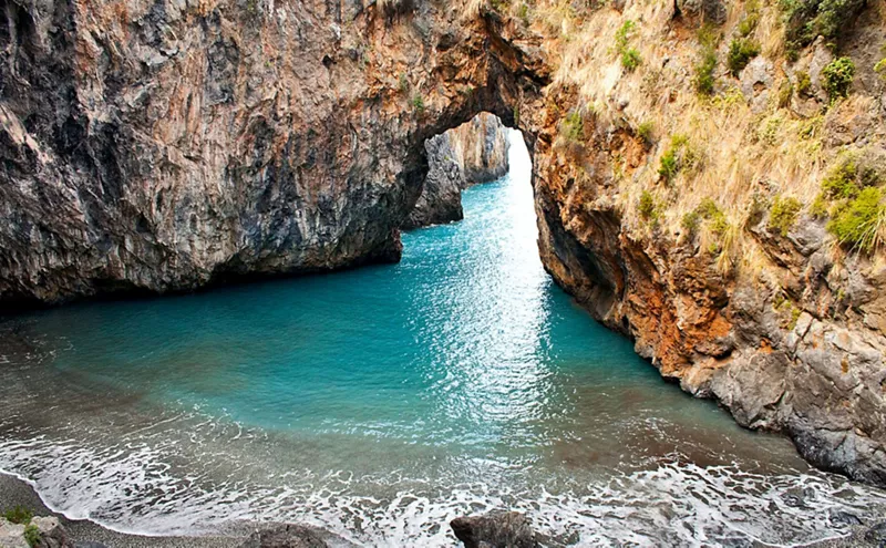 The unusual places of Calabria: 2 destinations for the curious