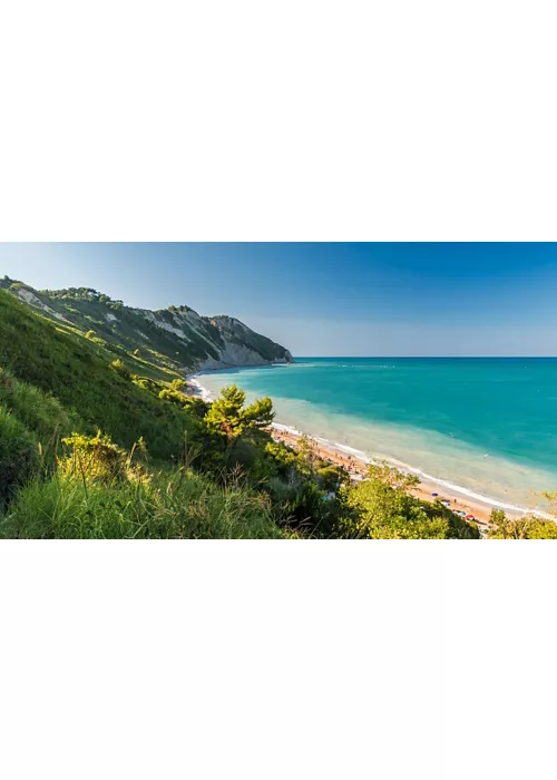 La playa de Mezzavalle y sus 10 hermanas en la Riviera del Conero