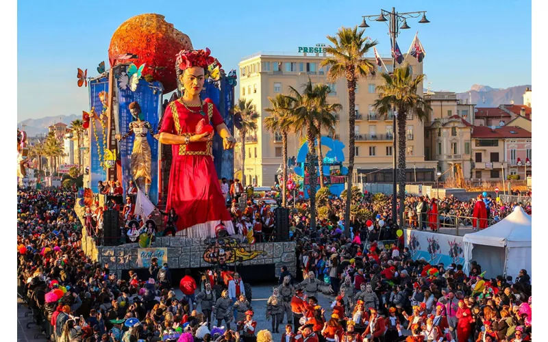 Allegorical float with a huge statue of Frida Kahlo in the Viareggio carnival parade, surrounded by crowds of people