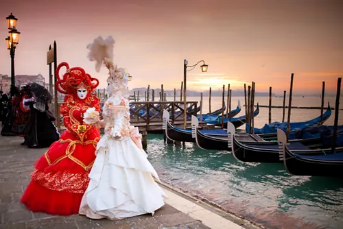 Máscaras, sabores y colores iluminan el Carnaval en toda Italia