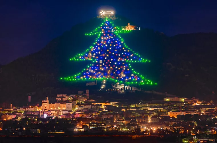 Natale a Gubbio con l'albero di natale più grande del mondo