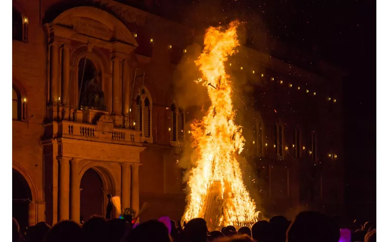 New Year's Eve in Bologna - Bonfire of the Old Man