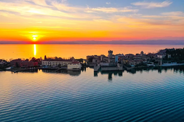 Il tramonto a Sirmione, sul lago di Garda