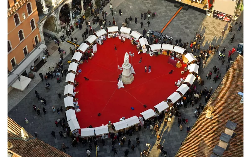 Piazza Dante – Verona, “Città degli innamorati”