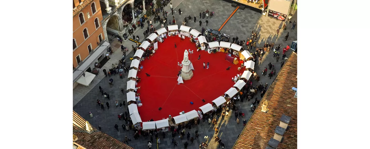 Piazza Dante – Verona, “Città degli innamorati”