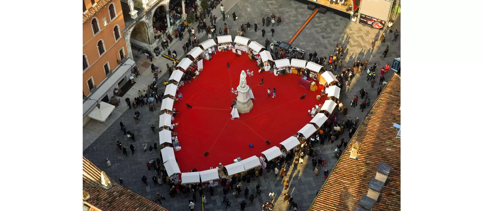 Piazza Dante – Verona, “Città degli innamorati”
