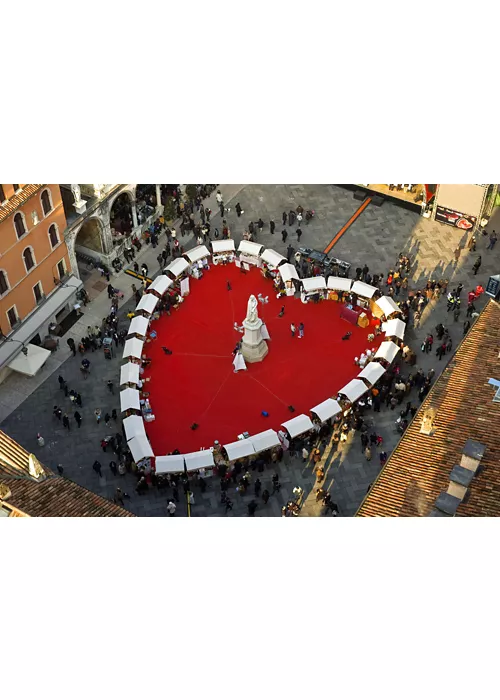 Piazza Dante – Verona, “Città degli innamorati”