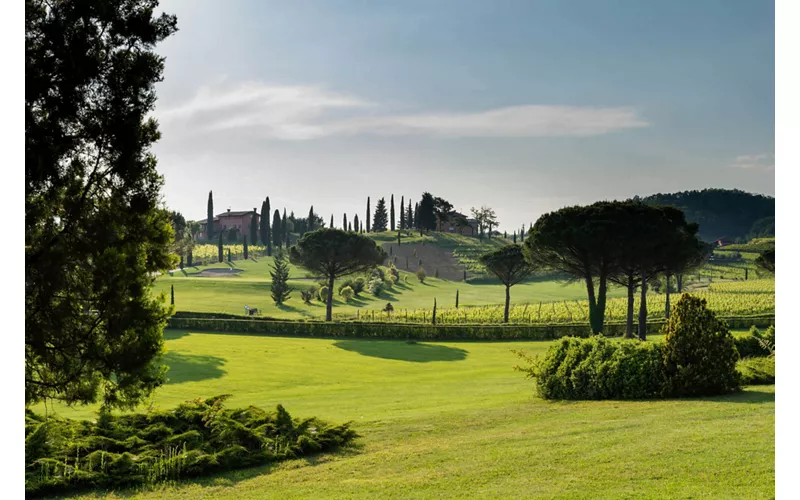 In the hills, in the shadow of a castle: the Golf & Country Club Castello di Spessa