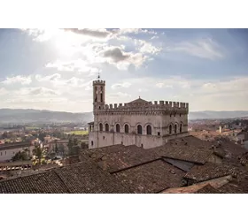 Gubbio et la fête des cerisiers