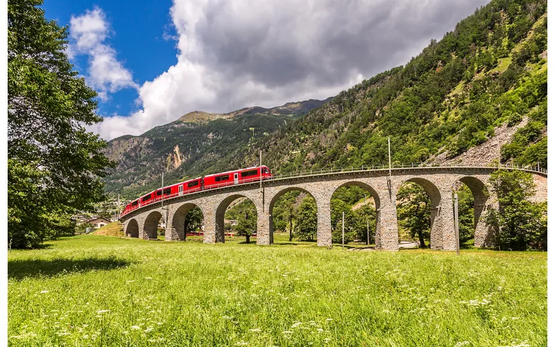 Historia e información sobre el ferrocarril rético