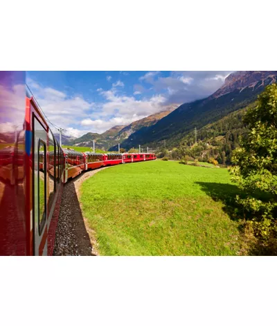 El Ferrocarril Rético, la obra maestra de ingeniería que atraviesa un tramo de los Alpes