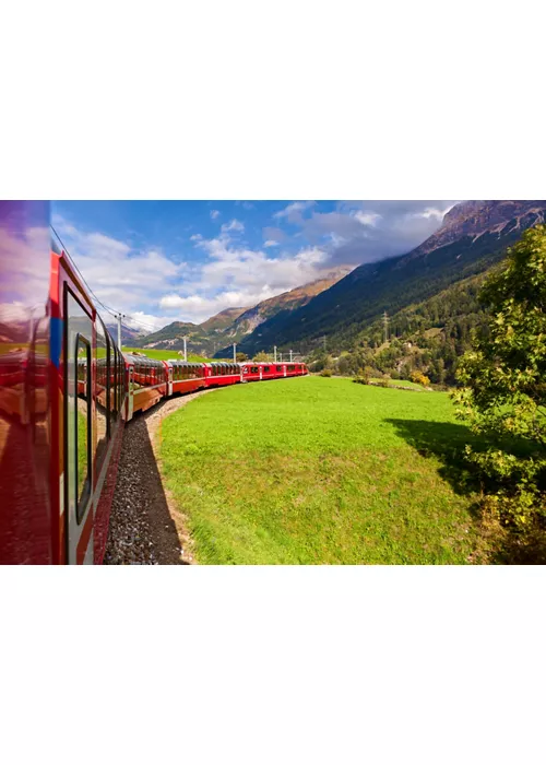 El Ferrocarril Rético, la obra maestra de ingeniería que atraviesa un tramo de los Alpes