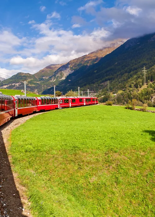 El Ferrocarril Rético, la obra maestra de ingeniería que atraviesa un tramo de los Alpes