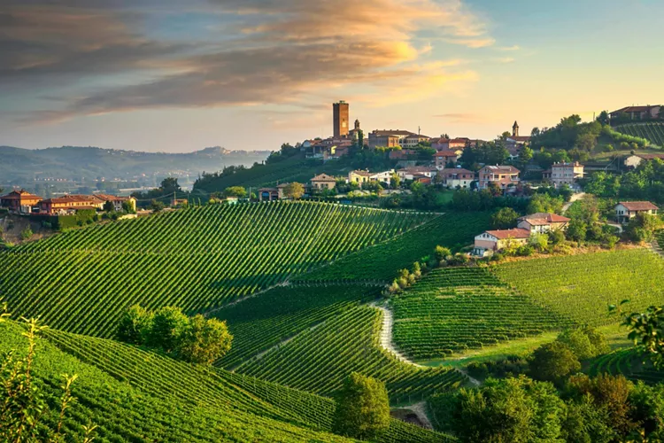 Los lugares más bellos para visitar en Langhe, Roero, Monferrato: 9 etapas
