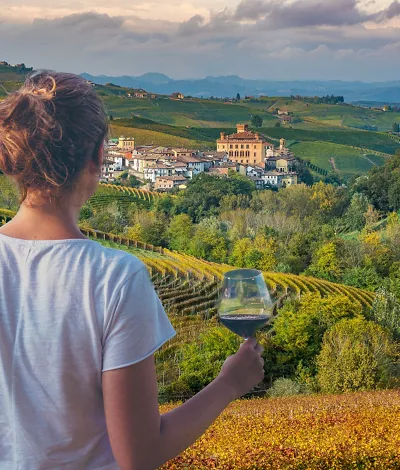 Langhe, Roero y Monferrato entre preciosos viñedos, pueblos y castillos