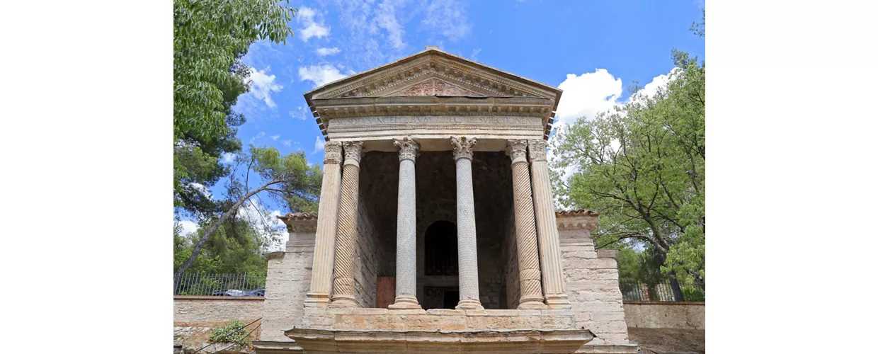 Tempietto sul Clitunno