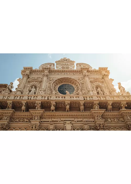 Lecce: the beautiful sun-kissed city among the white stones