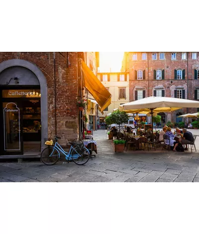 Lucca, una joya toscana encerrada entre imponentes muros 