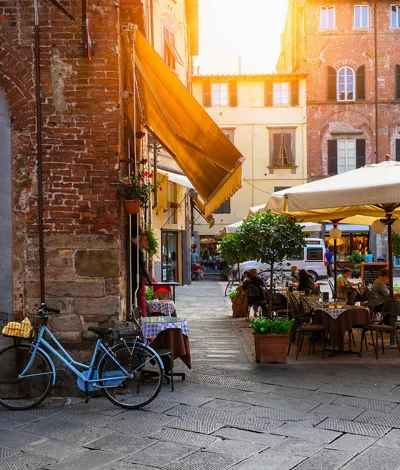 Lucca, a Tuscan jewel surrounded by imposing walls