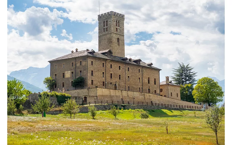 Royal Sarre castle